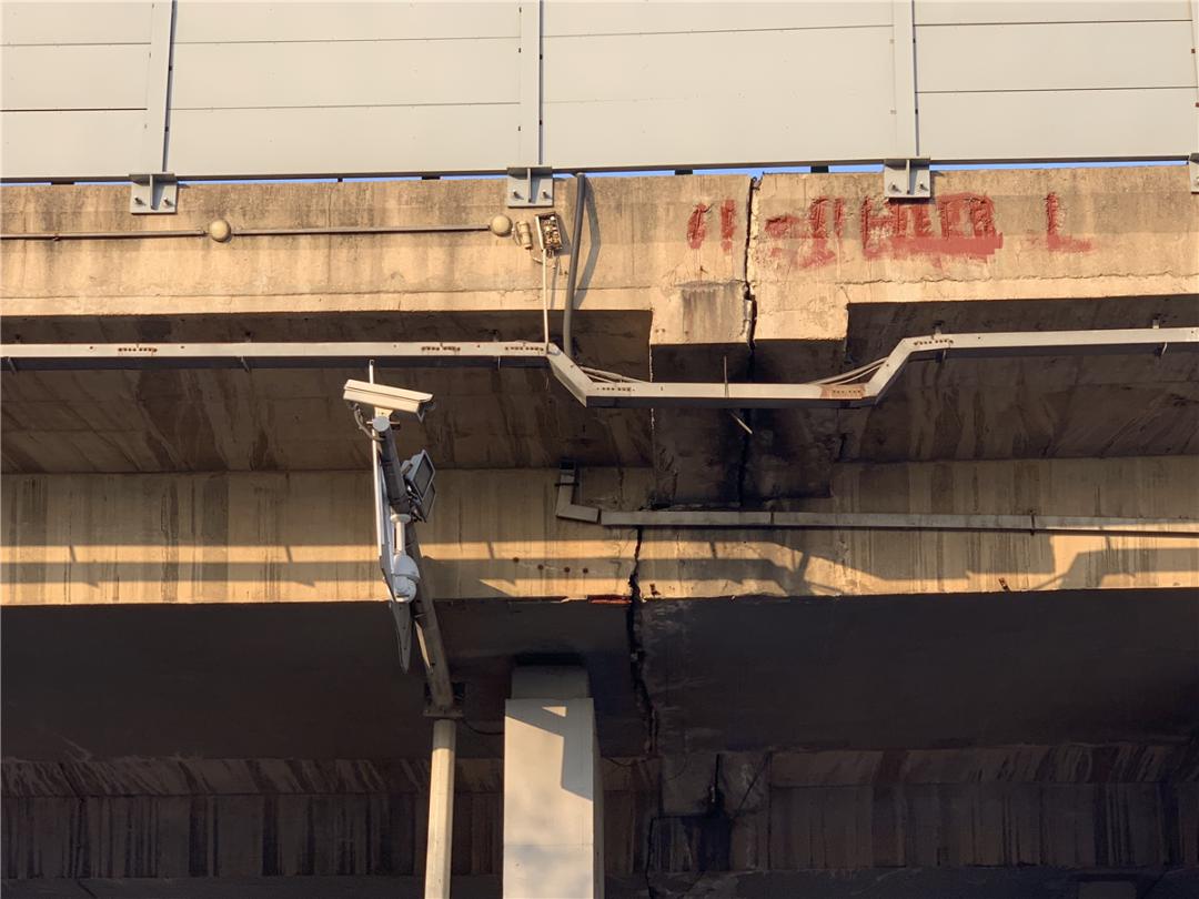 青岛一高架桥出现裂缝?官方回应!_桥梁
