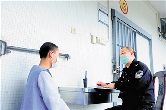 广东公安监管民警值守疫线最长坚守岗位108天