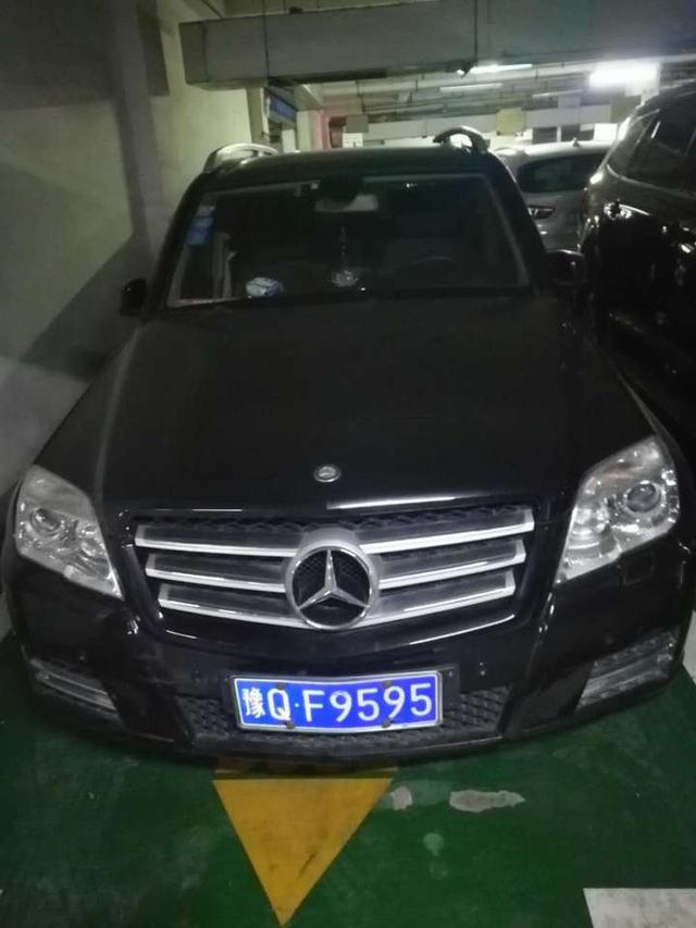 第一次拍卖郑州市中原区一辆车牌号为豫qf9595号奔驰suv