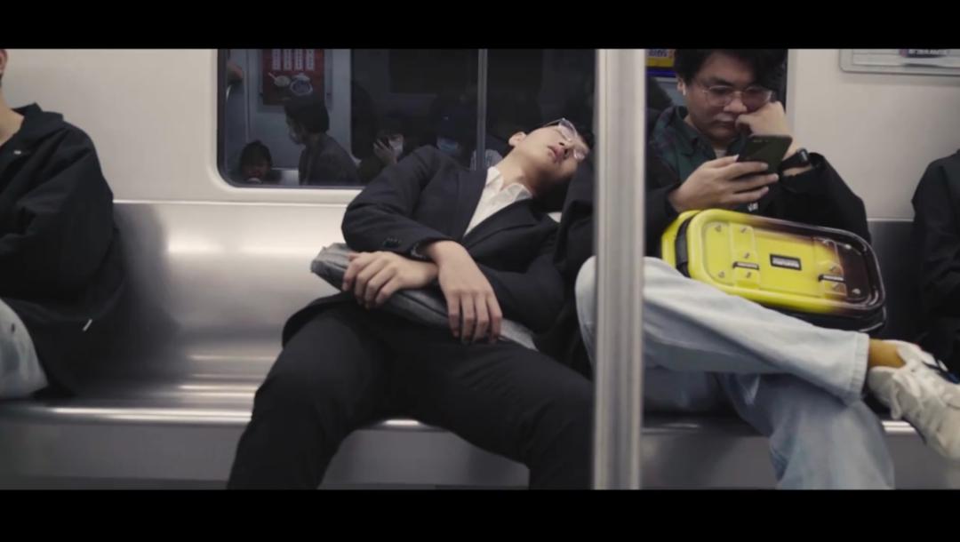 为什么有人在哪儿都能睡着?_中国