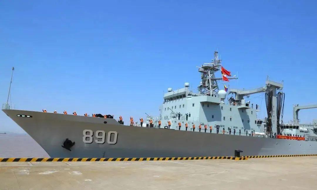 【视频】凌云市长为海军巢湖舰出征祝福!