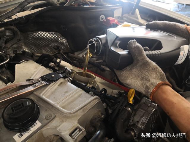 生无可恋烧机油大众途锐经过免拆烧机油治理无效后彻底大修解决