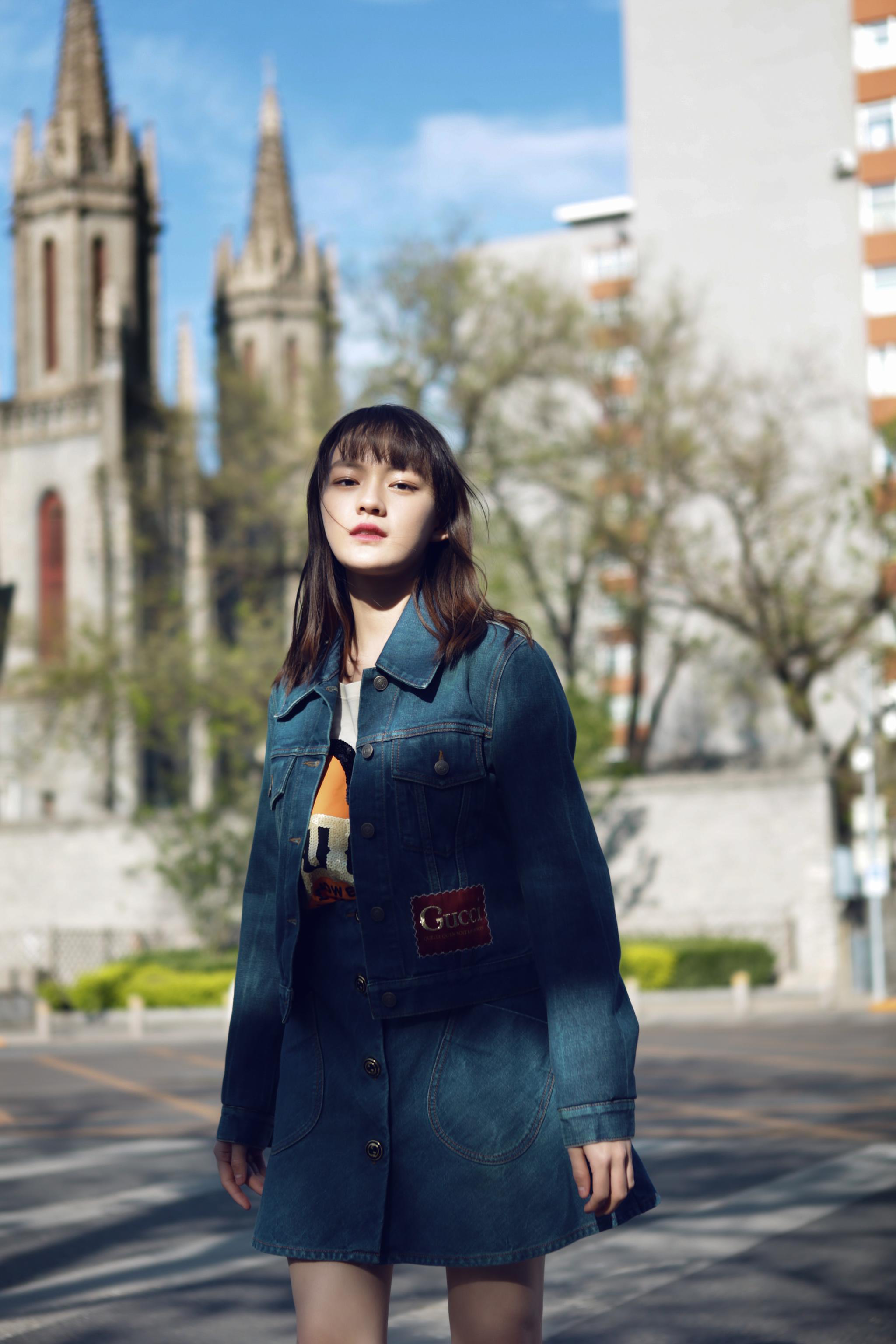 文淇牛仔衣清爽出镜!怼脸照眼神有戏