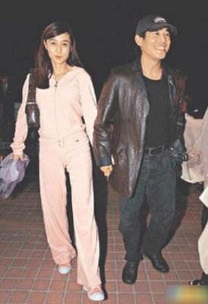 原创李连杰老婆利智气质不减,身材虽发福走样皱纹明显,还是魅力无敌