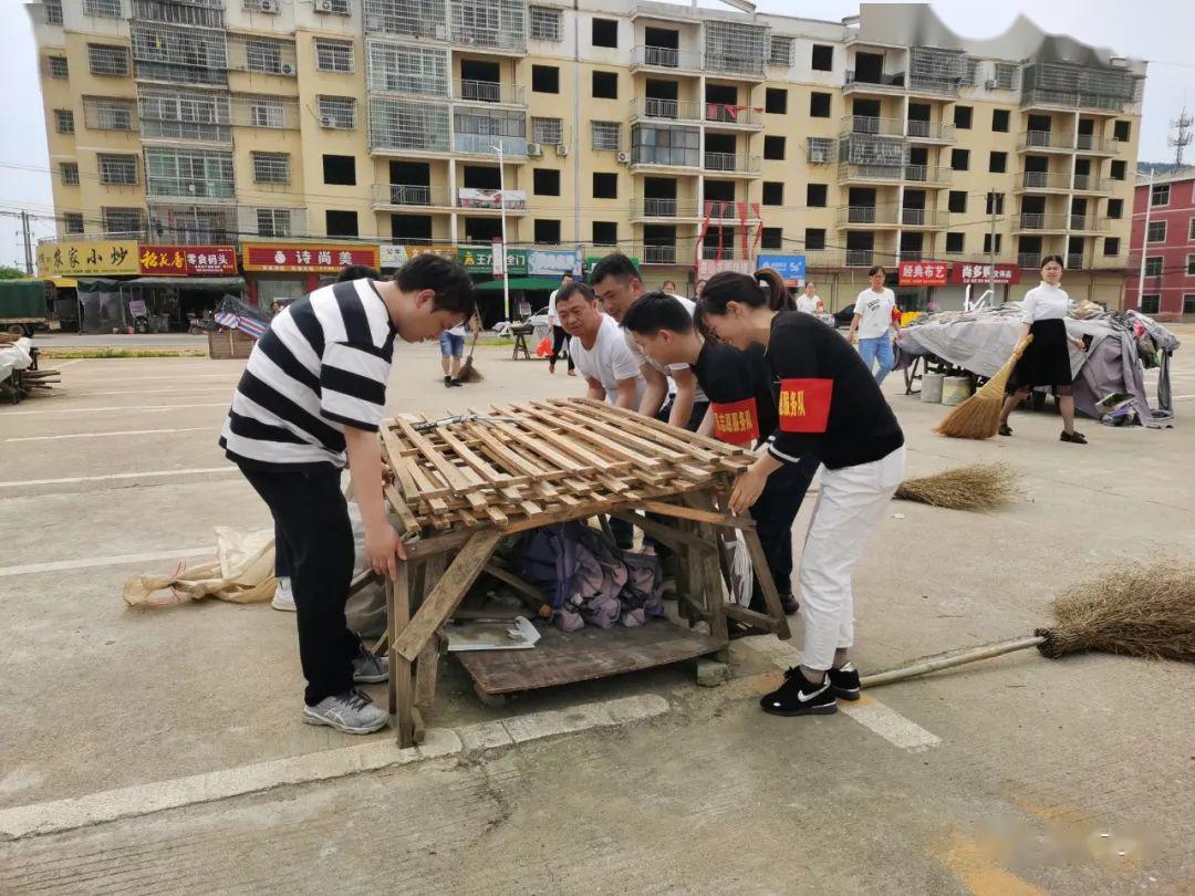 辛勤劳动,迎五一4月29日,县教育体育局召开全县教体系统"五一"疫情