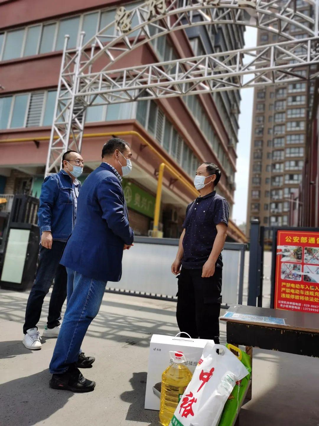 今年4月,进藏职工彭阿虎,吴涛,夏海鹰,杨为民远赴西藏自治区普兰县