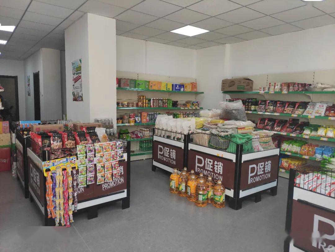 近日,沙河街道家园社区8890幸福驿站的超市开业了,超市经营粮油调味