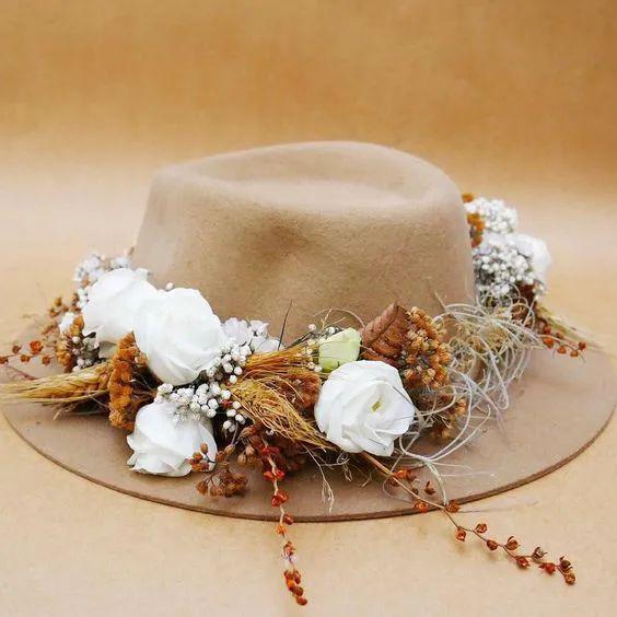 在花艺师们的巧手下,平平无奇遮阳帽,瞬间时髦100倍!_帽子