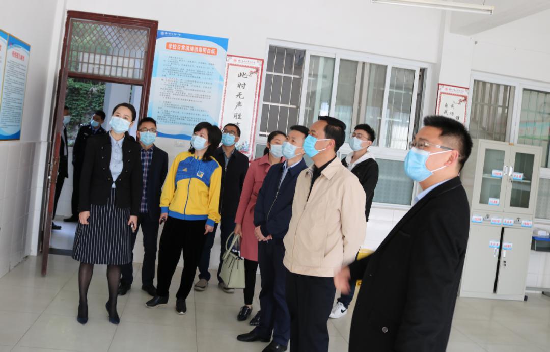 向前进一行赴恩施市第一中学调研高三复学复课工作