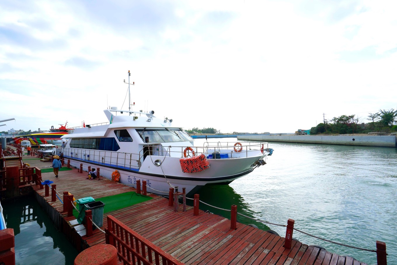 三亚网红店里体验海味和椰子鸡的独特魅力_西岛