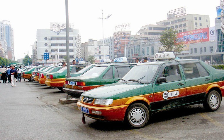 出租车司机集体刷单网约车,拉不到客怪谁?