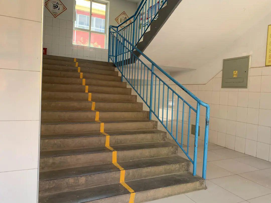 的领导和老师们向我们介绍开学准备工作葛各庄中学现有初三学生313名