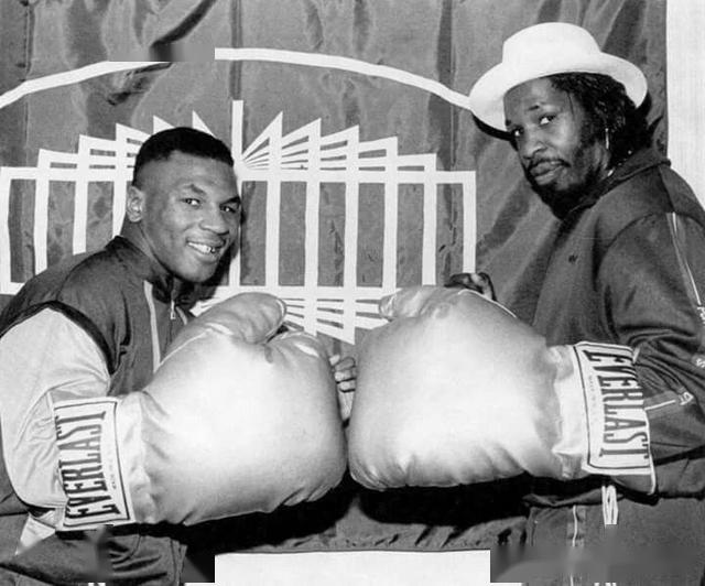 他做山寨货引来正品走秀致敬嘻哈潮流鼻祖店被泰森一架干没了