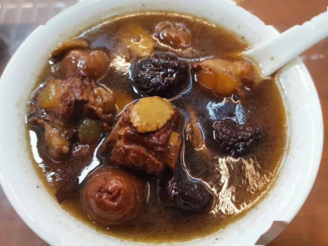 (店名:家门口小吃)新桥镇花园路荔枝夹心肉营业时间:全天均价:百元