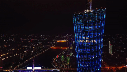 flying paul:最美广州之巅 #广州更文明 @文明广州▼领略广州塔夜景