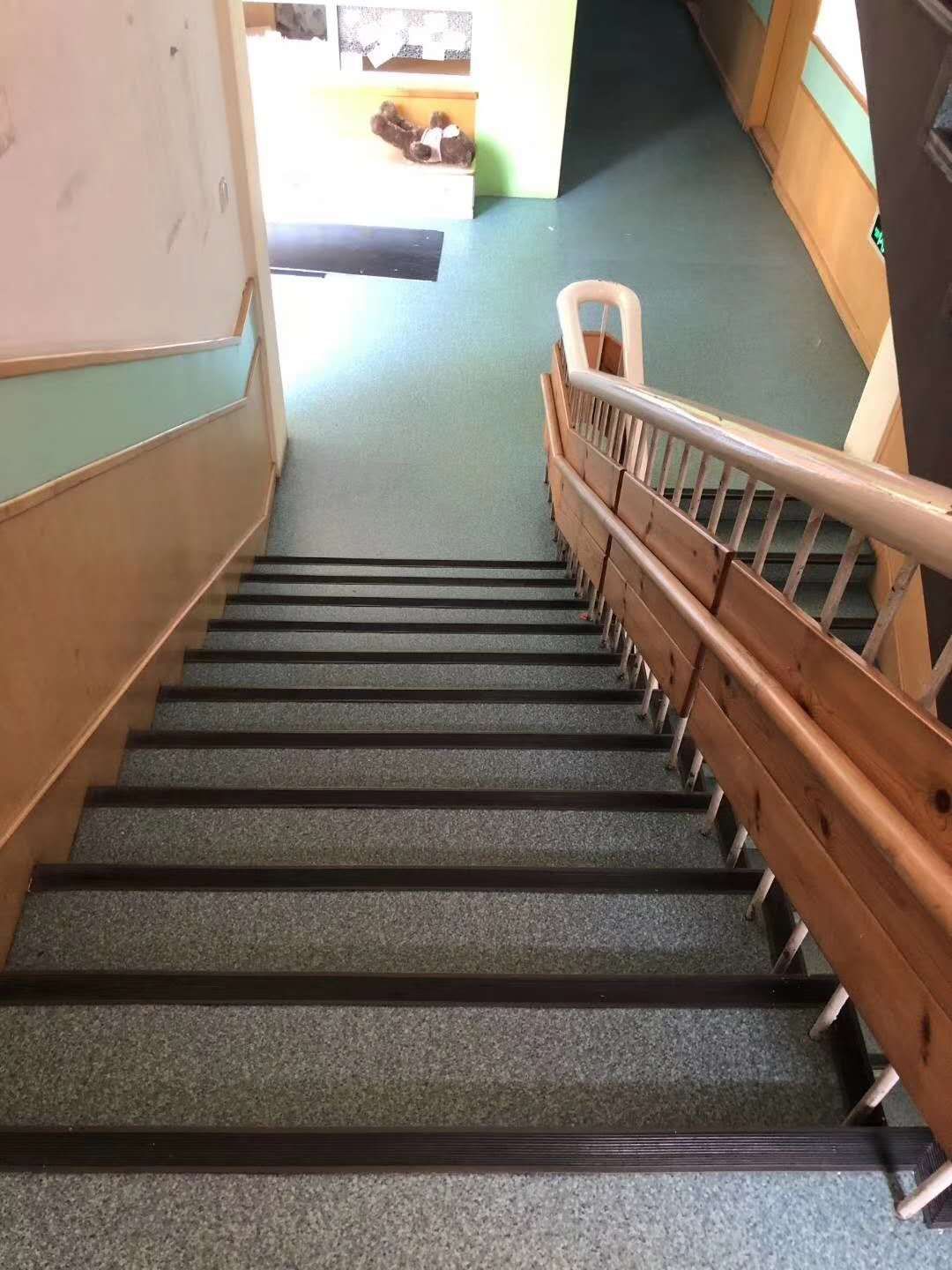 塑胶地板在楼梯踏步中的应用