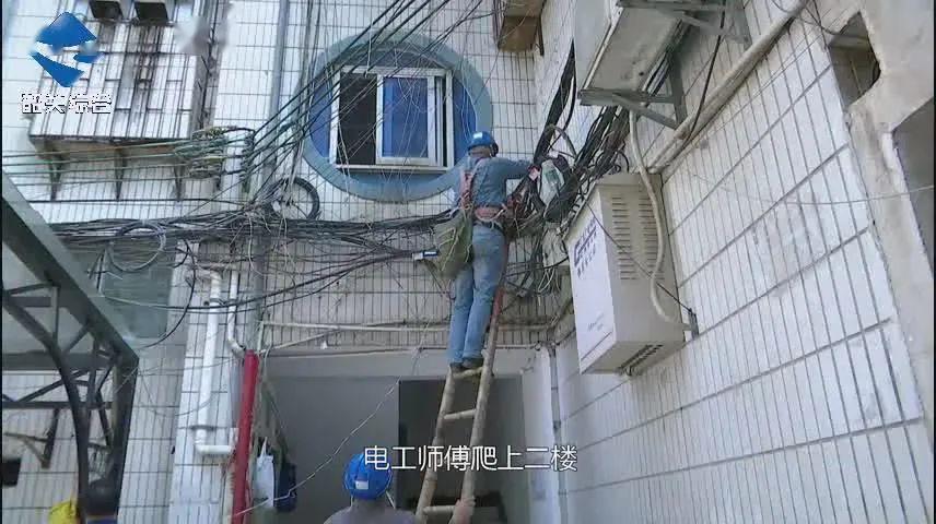 小區有了充電樁還高空飛線200多條私拉電線被剪斷