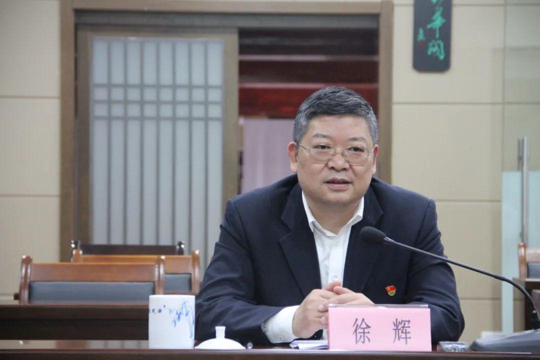 会议最后,徐辉同志结合我委实际及市督导组提出的意见建议郑重表态