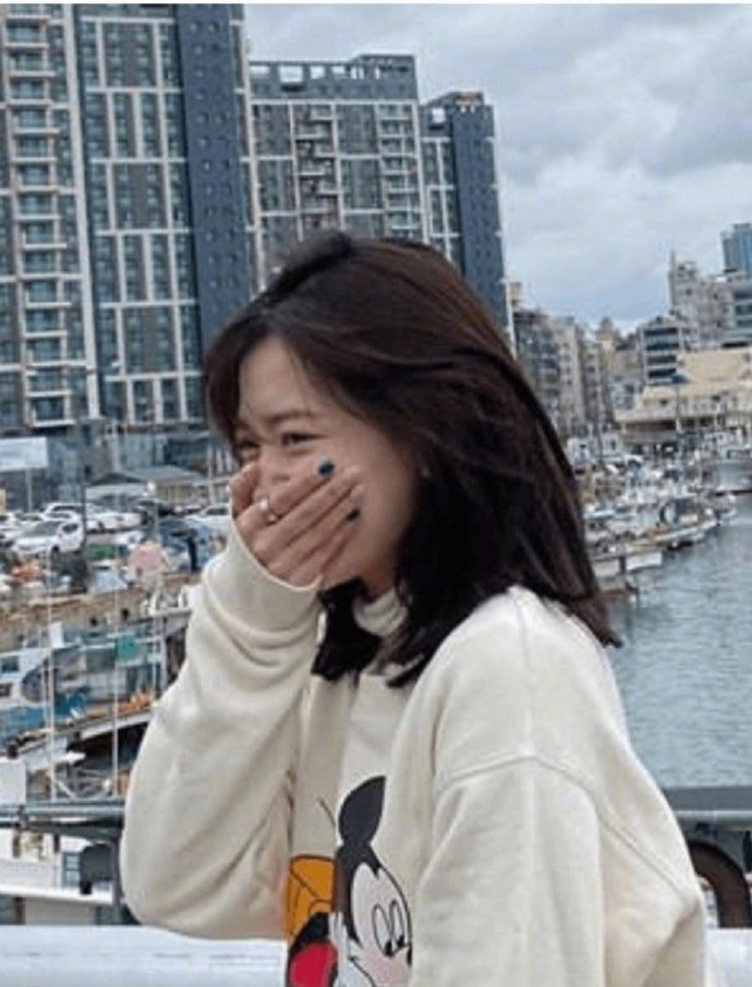 共用社交账号戒指撞款?罗渽民金智仁疑似恋爱