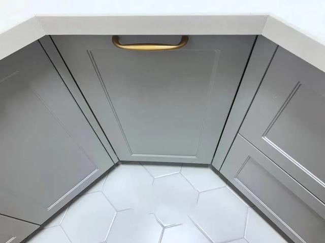 邻居厨房转角竟然改成斜面打破常规90度直角台面立马又大又宽