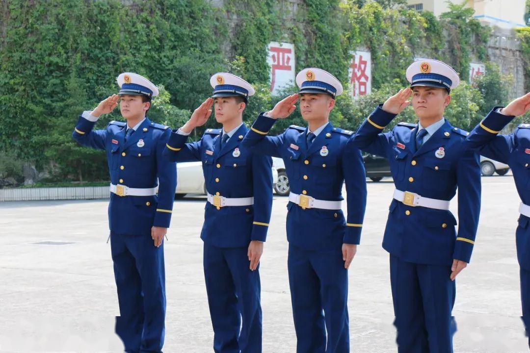 消防"成人礼"——河池消防举行首批新招录消防员授衔仪式