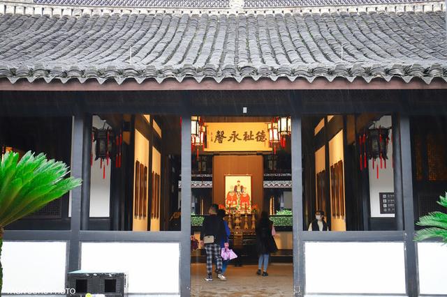 紹興 魯迅故里有魯迅故居,百草園,三味書屋,魯迅祖居,土穀祠,長慶寺