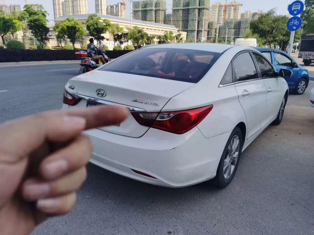 2012年现代索纳塔8代自动天窗版