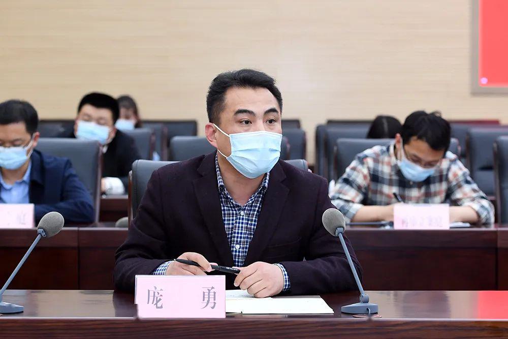 山东高院召开五四青年干警座谈会