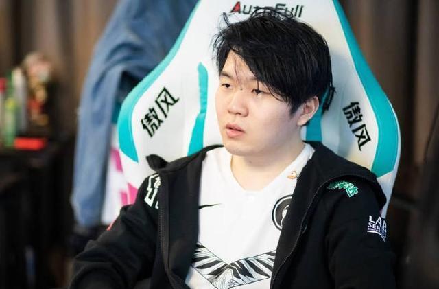 ig完败fpx,泡芙潸然泪下,宁王深夜开直播,却被铁粉感动到泪崩_比赛