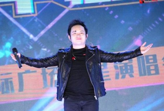 因长相丑被嫌弃,上好声音一唱成名,如今娶娇妻,成公益带头大哥_李维真