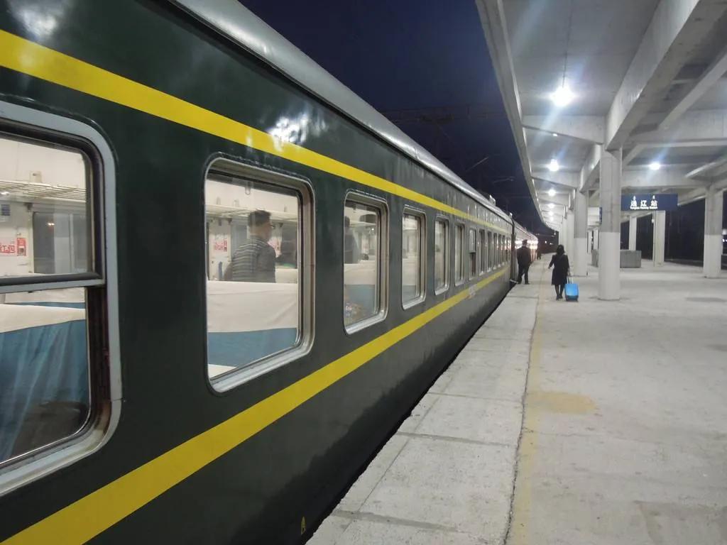 散文| 车窗外的父亲 | 陆燕(四川华蓥)_火车票