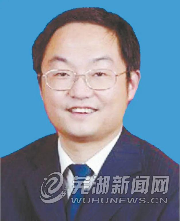 在职省委党校研究生学历,中共党员,现任南陵县委副书记,县政府县长,一