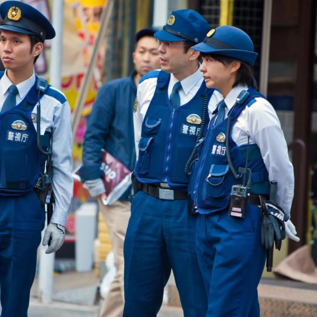 到底有多少日本警察在公厕里丢过枪?