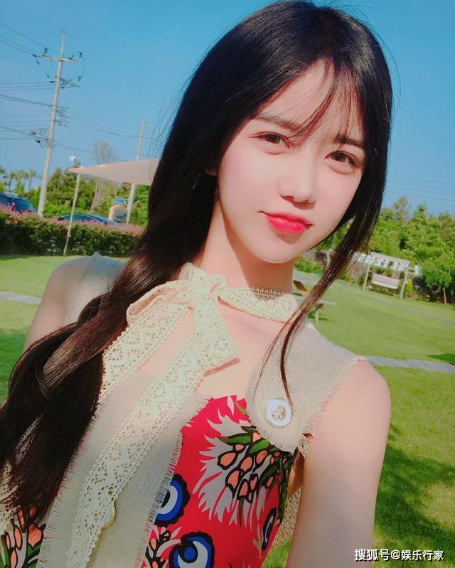 超模第十九期韩国网红模特李秀彬近照纤细身材精致脸庞魅力十足
