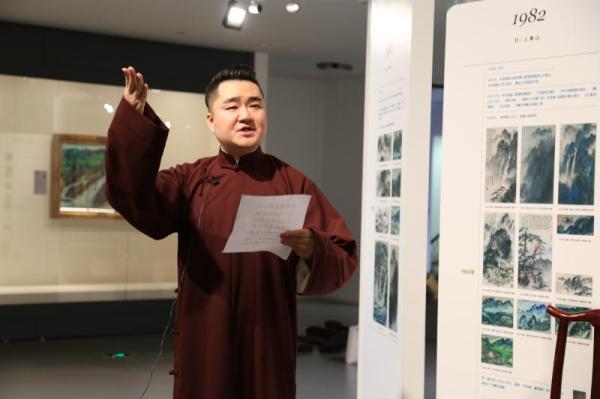 徐一峰朗诵《刘海粟九上黄山题七言律诗一首》除了评弹团演员的弹唱外