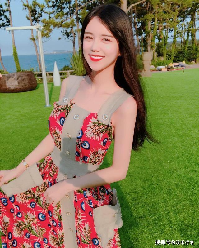 超模第十九期韩国网红模特李秀彬近照纤细身材精致脸庞魅力十足