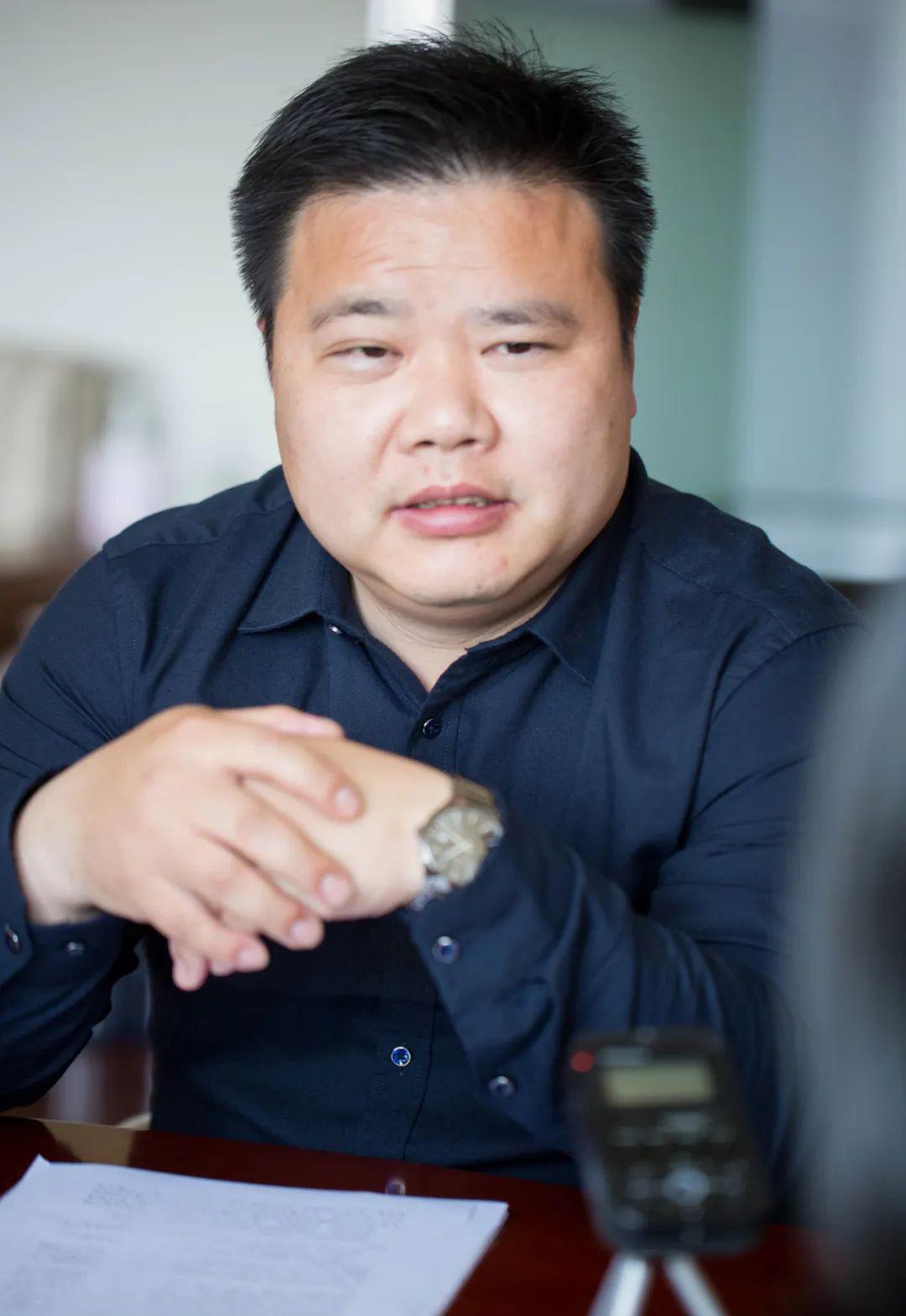 说到这根"线"演绎的新传奇,濮院镇镇长沈其芳满是自豪,濮院成了全国最