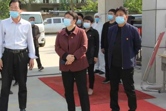 浚县县长刘青到卫溪中学检查学校开学工作