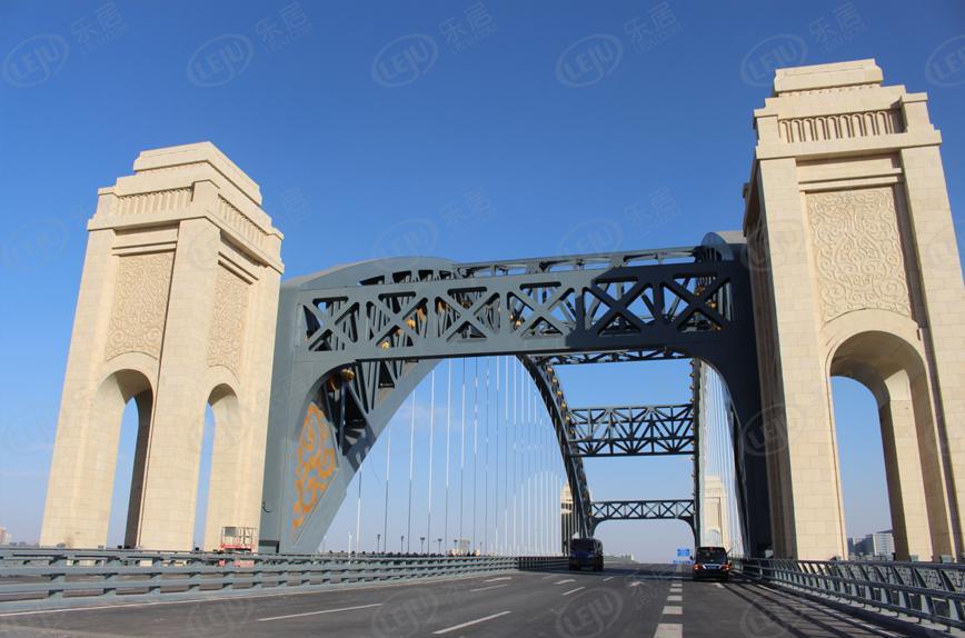 片区在交通,医疗等诸多方面有了极大的改善,通达桥,十号线桥,迎宾桥