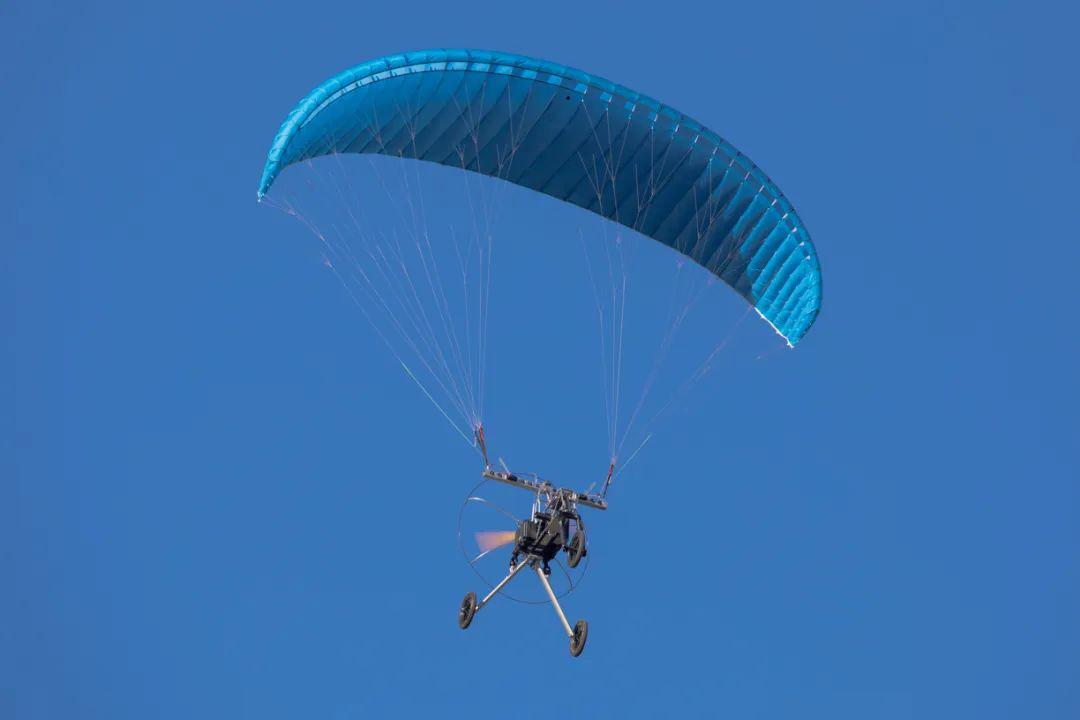 无人机拥有了翅膀像蜻蜓一样飞翔