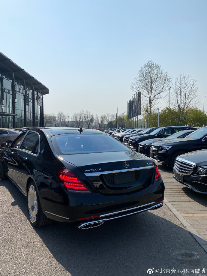 令人一驾倾心驭罢不能奔驰迈巴赫s680