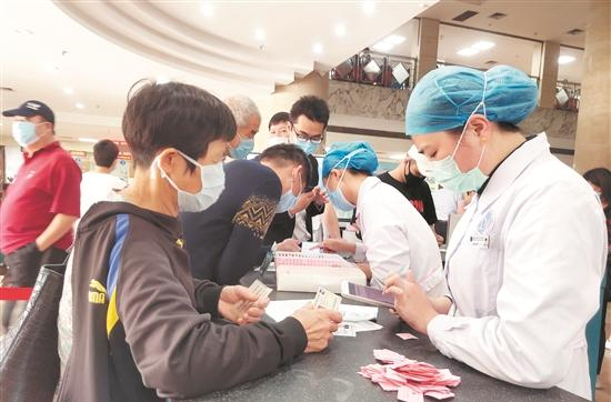 包含302医院老年人看病代挂号多科室就诊高效统筹，一天看完所有的词条