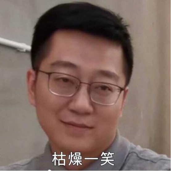 里的红袜子格外抢眼,流年不利,穿红冲灾,有钱人的生活就是这么枯燥