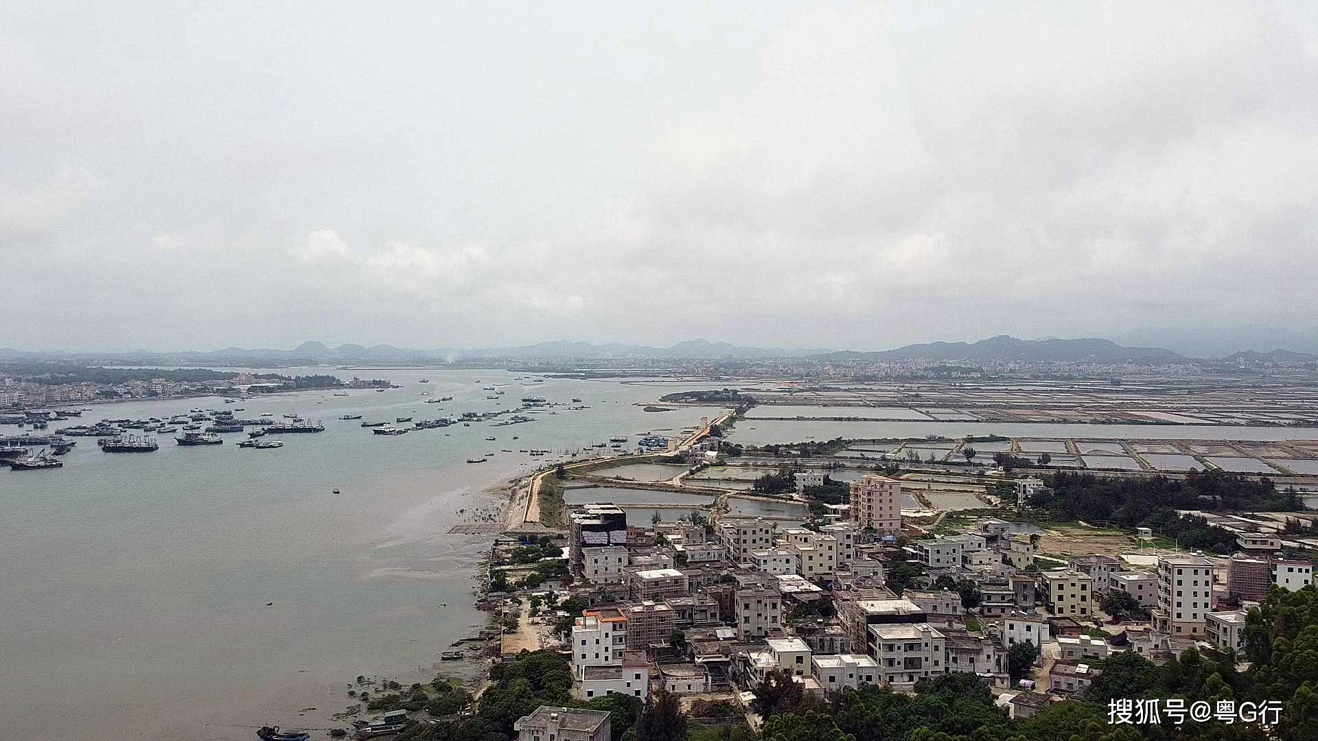横跨海峡的大桥,航拍视角下的小渔港茂名市博贺镇