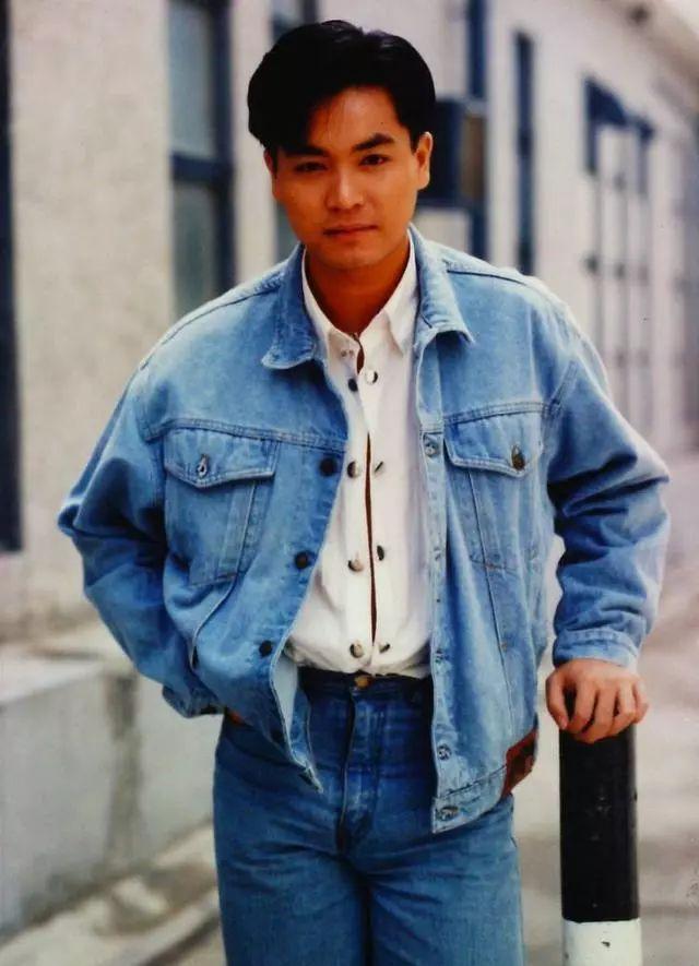 郭晋安年轻时候颜值很清秀,中学毕业后他就在一间公司当文员助理,没