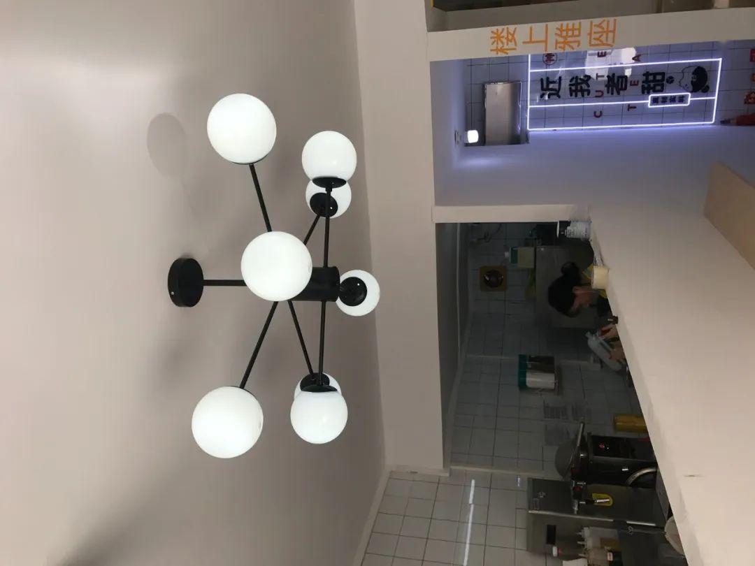 小神气奶茶同时,也帮你开启整个浪漫季节岁月静好,用一杯小神气奶茶