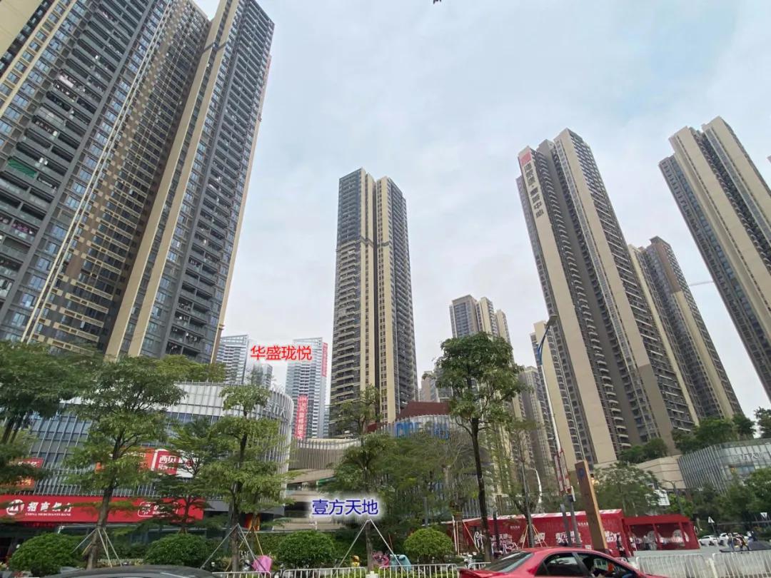 "华盛珑悦"采用银白色铝板的外立面,高端大气小区花园实景"蓝宝石"