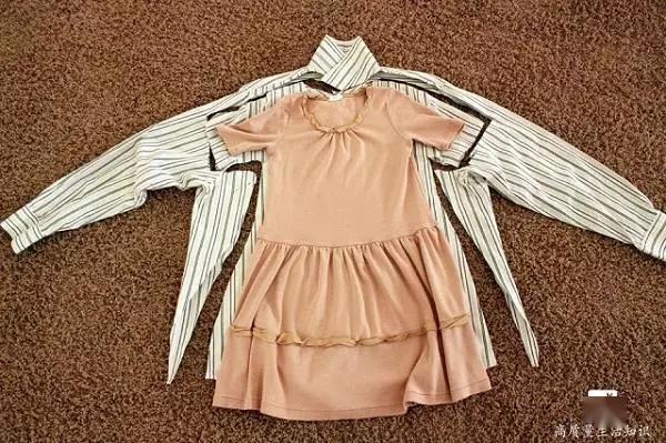 大人穿不了的旧衣服改一改孩子的衣服不用买了手工布艺