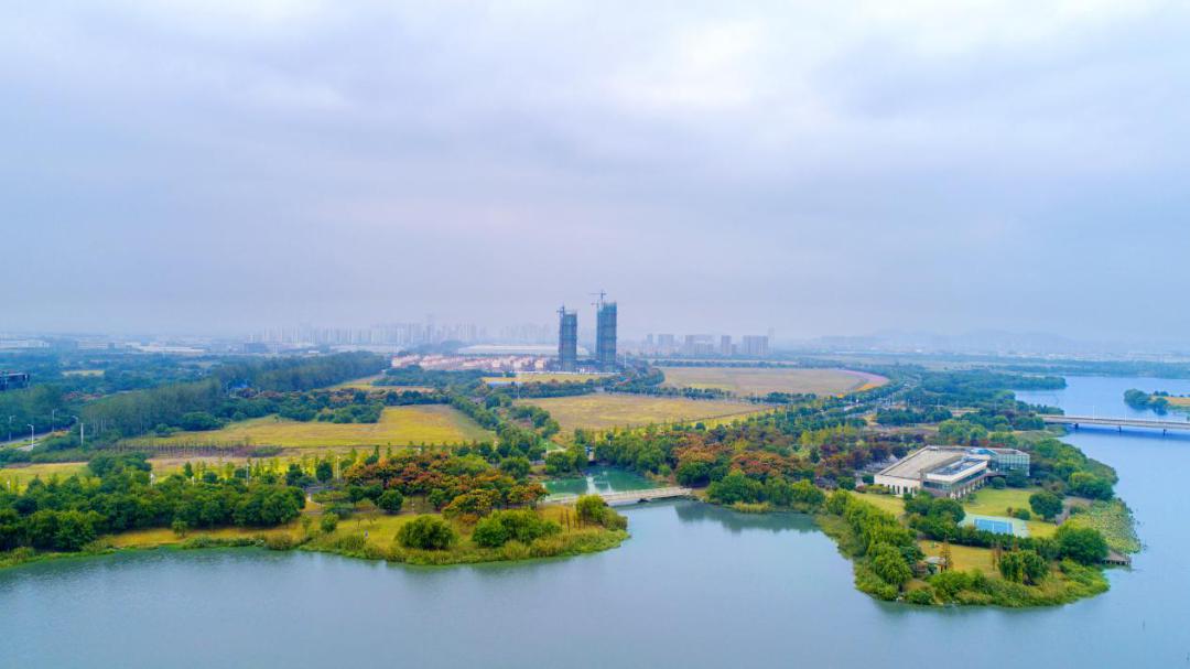 宛山湖新城周边配套交通配套:规划地铁2号线延伸段将经过地块附近