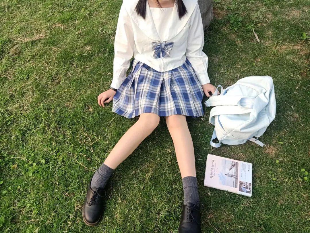 她们的腿好细,真的好细